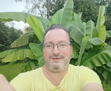 <span>Sébastien , 47</span>&nbsp;<span style='width: 25px; height: 16px; float: right; background-image: url(/bitmaps/flags_small/BE.PNG)'>&nbsp;</span><br><span>Brussels, Бельгія</span>&nbsp;<input type='button' class='joinbtn' style='float: right' value='JOIN NOW' />